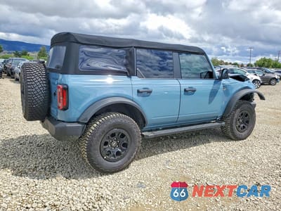 Trzecie zdjęcie samochodu z tyłu: 2022 FORD BRONCO BASE VIN:1FMEE5DPXNLB61694 - miniatura