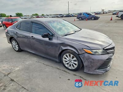 Czwarte zdjęcie samochodu z boku: 2018 TOYOTA CAMRY LE VIN:4T1B11HK1JU613848 - miniatura
