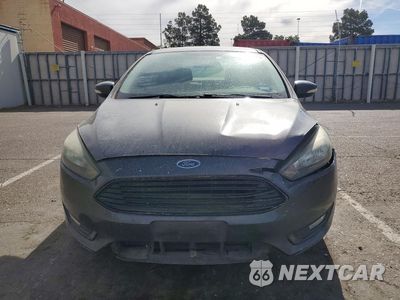 Piąte zdjęcie samochodu w środku: 2017 FORD FOCUS SE VIN:1FADP3FE2HL276682 - miniatura