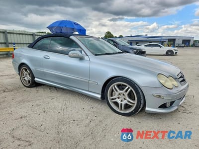 Czwarte zdjęcie samochodu z boku: 2008 MERCEDES-BENZ CLK 550 VIN:WDBTK72F98T090999 - miniatura