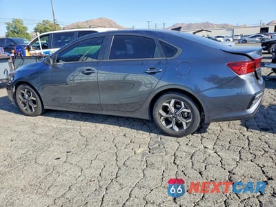 Drugie zdjęcie samochodu z przodu: 2021 KIA FORTE LXS VIN:3KPF24AD8ME303862 - miniatura