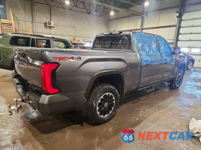 Trzecie zdjęcie samochodu z tyłu: 2024 TOYOTA TUNDRA LIMITED HV VIN:5TFWC5EC8RX005629 - miniatura