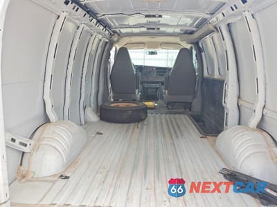 Zdjęcie 10 z 13 samochodu: 2025 CHEVROLET EXPRESS 2500 CARGO DELIVERY VAN VIN:1GCWGAFP0S1211115 - miniatura