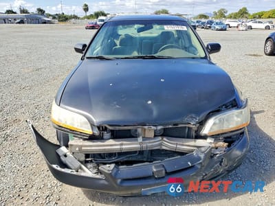 Piąte zdjęcie samochodu w środku: 1998 HONDA ACCORD LX VIN:1HGCG1649WA038971 - miniatura
