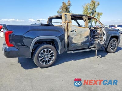 Trzecie zdjęcie samochodu z tyłu: 2025 TOYOTA TUNDRA CREWMAX LIMITED VIN:5TFJA5DB3SX297642 - miniatura