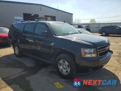 Czwarte zdjęcie samochodu z boku: 2007 CHEVROLET SUBURBAN K1500 VIN:1GNFK16387J285618 - miniatura