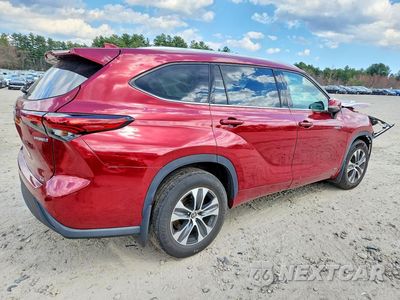 Trzecie zdjęcie samochodu z tyłu: 2021 TOYOTA HIGHLANDER HYBRID XLE VIN:5TDGBRCH2MS514305 - miniatura