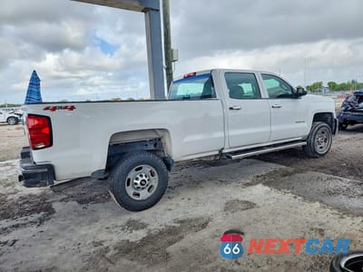 Trzecie zdjęcie samochodu z tyłu: 2018 CHEVROLET SILVERADO K2500 HEAVY DUTY VIN:1GC1KUEG2JF257526 - miniatura