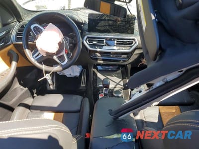 Zdjęcie 8 z 13 samochodu: 2024 BMW X3 M VIN:5YM13EC01R9V31650 - miniatura