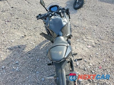 Zdjęcie 6 z 9 samochodu: 2025 KAWASAKI EX650 R VIN:ML5EXER1XSDAF6509 - miniatura