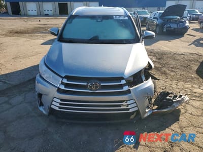 Piąte zdjęcie samochodu w środku: 2017 TOYOTA HIGHLANDER XLE VIN:5TDJZRFH0HS377612 - miniatura