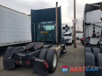 Czwarte zdjęcie samochodu z boku: 2017 MACK CXU612 SEMI TRUCK VIN:1M1AW01X8HM009337 - miniatura