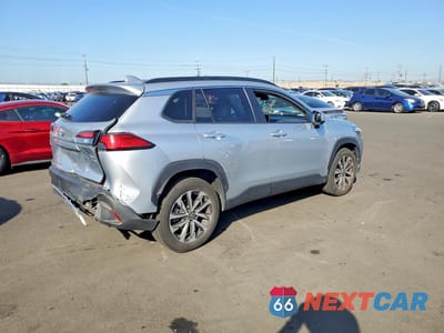 Trzecie zdjęcie samochodu z tyłu: 2023 TOYOTA COROLLA CROSS XLE VIN:7MUDAABG0PV043989 - miniatura