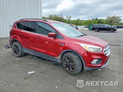 Czwarte zdjęcie samochodu z boku: 2018 FORD ESCAPE SE VIN:1FMCU0GD9JUA39685 - miniatura