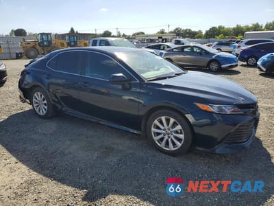 Czwarte zdjęcie samochodu z boku: 2020 TOYOTA CAMRY LE VIN:4T1C11AK4LU993320 - miniatura