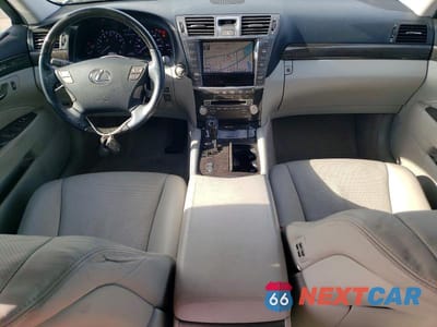 Zdjęcie 8 z 12 samochodu: 2010 LEXUS LS 460 VIN:JTHBL5EF5A5093031 - miniatura
