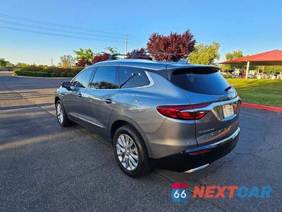 Trzecie zdjęcie samochodu z tyłu: 2020 BUICK ENCLAVE ESSENCE VIN:5GAERBKW2LJ273434 - miniatura