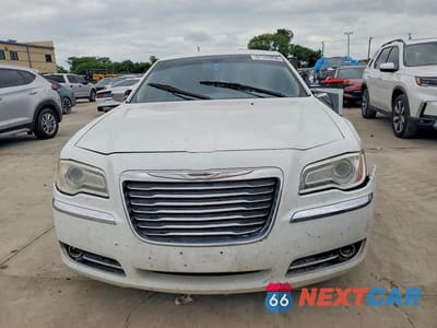 Piąte zdjęcie samochodu w środku: 2012 CHRYSLER 300 LIMITED VIN:2C3CCACG7CH182125 - miniatura