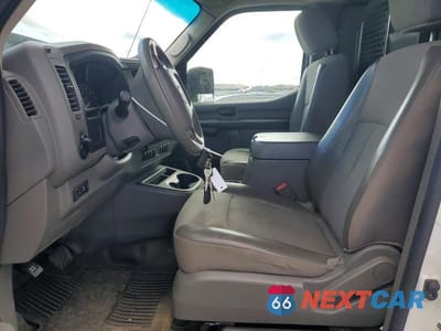 Zdjęcie 7 z 13 samochodu: 2019 NISSAN NV 2500 UTILITY / SERVICE VAN VIN:1N6BF0KY9KN806576 - miniatura