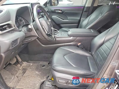 Zdjęcie 7 z 13 samochodu: 2021 TOYOTA HIGHLANDER XLE VIN:5TDGZRBH6MS096649 - miniatura