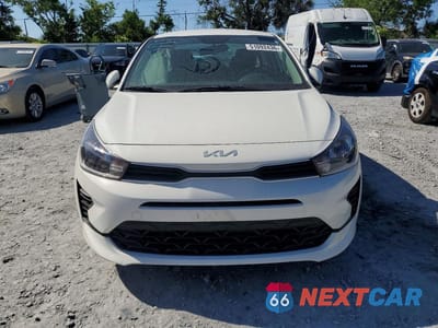 Piąte zdjęcie samochodu w środku: 2023 KIA RIO S VIN:3KPA24AD0PE603099 - miniatura