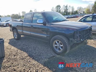 Czwarte zdjęcie samochodu z boku: 2002 CHEVROLET SILVERADO C1500 VIN:2GCEC19V321167235 - miniatura