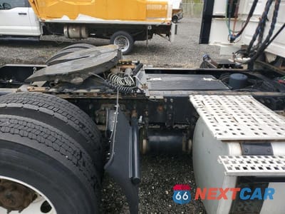 Zdjęcie 6 z 10 samochodu: 2018 VOLVO VNL SEMI TRUCK VIN:4V4N39TG8JN892808 - miniatura