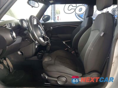 Zdjęcie 7 z 11 samochodu: 2007 MINI COOPER VIN:WMWMF33537TU60719 - miniatura