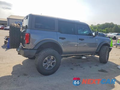 Trzecie zdjęcie samochodu z tyłu: 2025 FORD BRONCO VIN:1FMDE7BH1SLA92117 - miniatura
