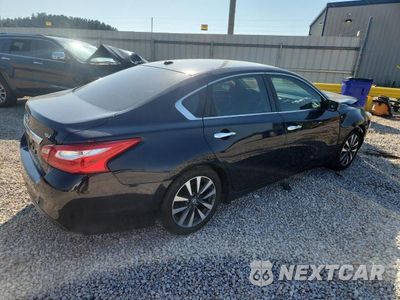 Trzecie zdjęcie samochodu z tyłu: 2017 NISSAN ALTIMA 2.5 SV VIN:1N4AL3AP2HC124313 - miniatura