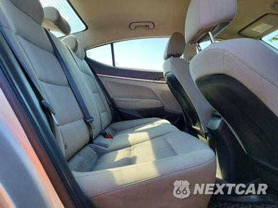 Zdjęcie 10 z 12 samochodu: 2017 HYUNDAI ELANTRA SE VIN:5NPD74LFXHH209992 - miniatura