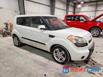 Czwarte zdjęcie samochodu z boku: 2011 KIA SOUL + VIN:KNDJT2A27B7709414 - miniatura