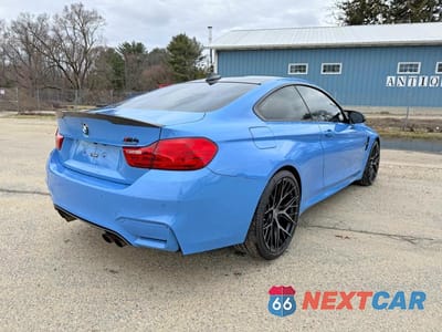 Czwarte zdjęcie samochodu z boku: 2017 BMW M4 VIN:WBS3R9C58HK709203 - miniatura