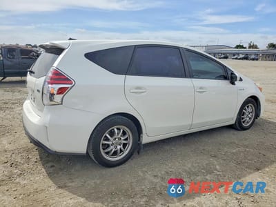 Trzecie zdjęcie samochodu z tyłu: 2015 TOYOTA PRIUS V THREE VIN:JTDZN3EU5FJ032564 - miniatura