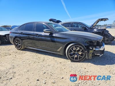 Czwarte zdjęcie samochodu z boku: 2022 BMW M550XI VIN:WBA13BK03NCJ89878 - miniatura