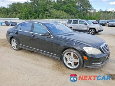 Czwarte zdjęcie samochodu z boku: 2011 MERCEDES-BENZ S 550 4MATIC VIN:WDDNG8GB6BA374817 - miniatura