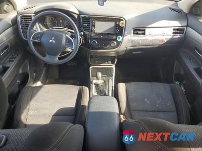 Zdjęcie 8 z 14 samochodu: 2018 MITSUBISHI OUTLANDER ES VIN:JA4AZ2A30JZ011666 - miniatura