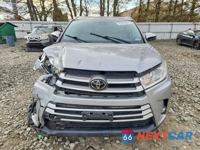 Piąte zdjęcie samochodu w środku: 2019 TOYOTA HIGHLANDER XLE VIN:5TDJZRFH6KS588840 - miniatura