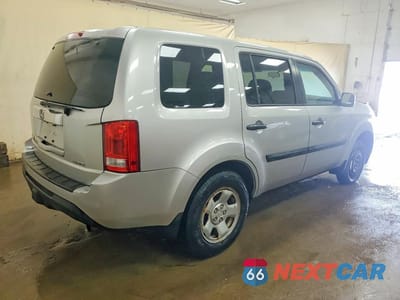 Trzecie zdjęcie samochodu z tyłu: 2013 HONDA PILOT LX VIN:5FNYF4H20DB086108 - miniatura