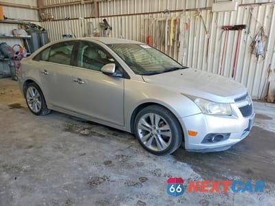 Czwarte zdjęcie samochodu z boku: 2014 CHEVROLET CRUZE LTZ VIN:1G1PG5SB2E7407105 - miniatura