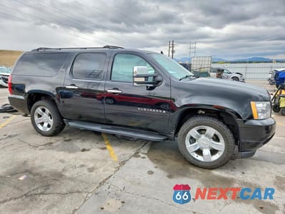 Czwarte zdjęcie samochodu z boku: 2008 CHEVROLET SUBURBAN K1500 LS VIN:1GNFK16318R133103 - miniatura