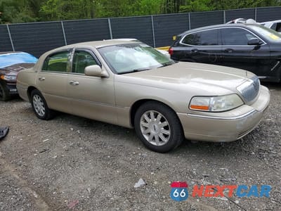 Czwarte zdjęcie samochodu z boku: 2009 LINCOLN TOWN CAR SIGNATURE LIMITED VIN:2LNHM82V59X621596 - miniatura