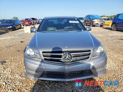 Piąte zdjęcie samochodu w środku: 2014 MERCEDES-BENZ C 300 4MATIC VIN:WDDGF8AB3EA892912 - miniatura