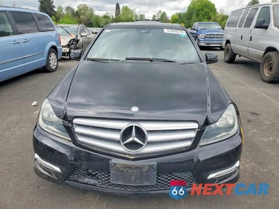 Piąte zdjęcie samochodu w środku: 2013 MERCEDES-BENZ C 250 VIN:WDDGF4HB4DR242310 - miniatura