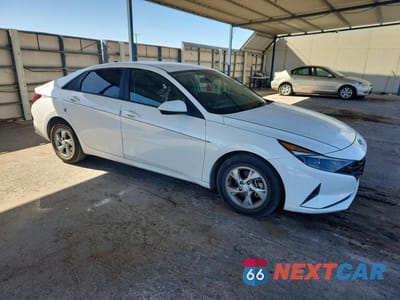Czwarte zdjęcie samochodu z boku: 2021 HYUNDAI ELANTRA SE VIN:5NPLL4AG5MH014654 - miniatura