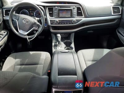 Zdjęcie 8 z 13 samochodu: 2019 TOYOTA HIGHLANDER HYBRID LE VIN:5TDBGRFH8KS076345 - miniatura