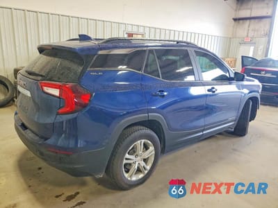 Trzecie zdjęcie samochodu z tyłu: 2022 GMC TERRAIN SLE VIN:3GKALMEV7NL165369 - miniatura
