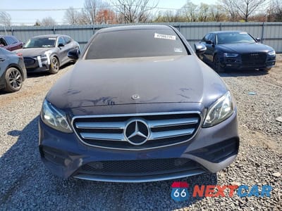 Piąte zdjęcie samochodu w środku: 2018 MERCEDES-BENZ E 300 4MATIC VIN:WDDZF4KB5JA391854 - miniatura