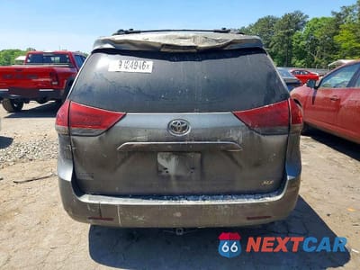 Zdjęcie 6 z 12 samochodu: 2014 TOYOTA SIENNA VIN:5TDYK3DC9ES498089 - miniatura