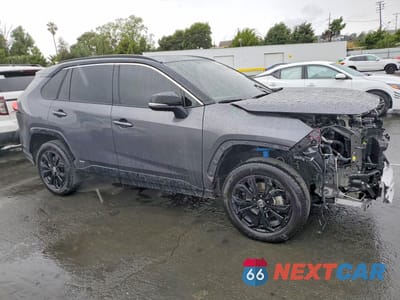 Czwarte zdjęcie samochodu z boku: 2025 TOYOTA RAV4 XSE VIN:JTME6RFV7SJ071026 - miniatura